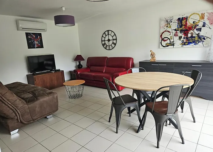 Maison Avec 1 Chambre Dans Quartier Residentiel Verdoyant Calme
